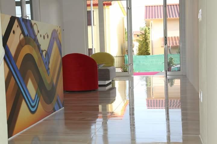 Airen Hotel Velipoje Exterior photo